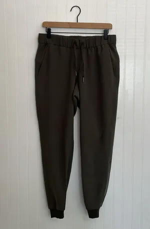 LULULEMON On the Fly Jogger in Dark Olive Size 6 thumbnail 6