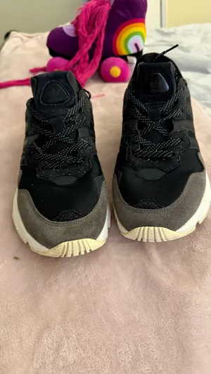 adidas Yung-96 Men's Sneakers Shoes Size 10.5 thumbnail 2