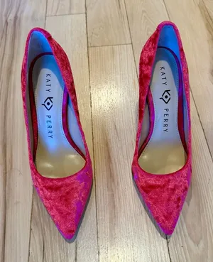 Katy Perry Sissy Velvet Pump! Vibrant pink! Size 6 thumbnail 1