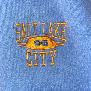Urban Outfitters crewneck M thumbnail 2