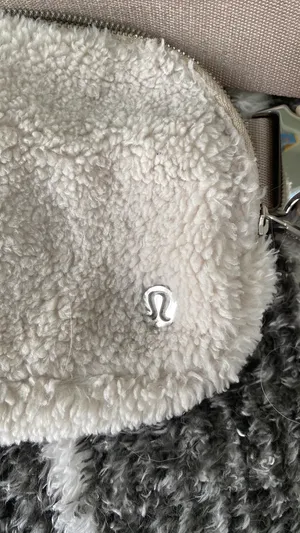 Lululemon Bag Everywhere Belt Fleece thumbnail 3