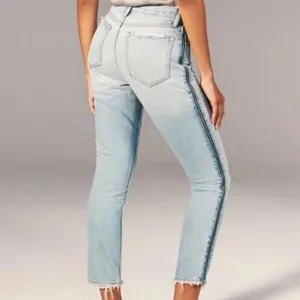 Abercrombie & Fitch Annie High Rise Girlfriend Light‎ Wash Zipper Jeans thumbnail 6