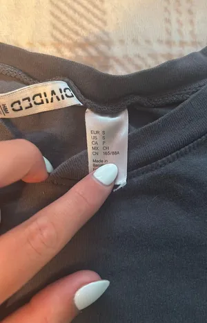 H&M cropped t shirt thumbnail 2