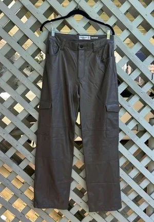 COPY - ❤️Abercrombie & Fitch Vegan Leather Cargo 90s Relaxed Pants thumbnail 3