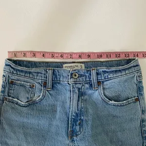 Abercrombie & Fitch 90s Straight Jeans 27/4 Mid Rise Raw Hem Light Wash thumbnail 5