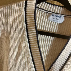 Old Navy Cream and Black Cardigan Sweater with V-Neck and Textured Knit thumbnail 5