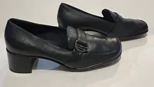 A2 Aerosoles Two Knows Leather Slide On 2” Heel Loafer/Pumps Size 9B thumbnail 1