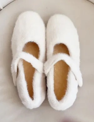 Women’s Faux Fur Mary Jane Slippers – White – Size 6 – Never Worn thumbnail 1