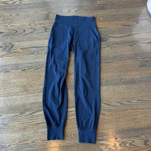 Lululemon Align High-Rise Jogger 28” True Navy Size 4 GUC True Navy thumbnail 6