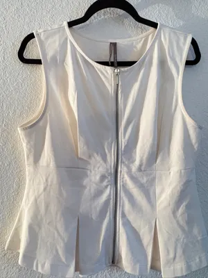 Classic and flattering Pilcro by Anthropologie sleeveless zip-front peplum top thumbnail 4