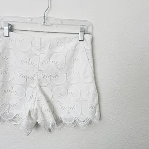 [Trina Turk] Cece White Lace Eyelet Scalloped Hem Mid Rise Shorts Bridal Size 4 thumbnail 5
