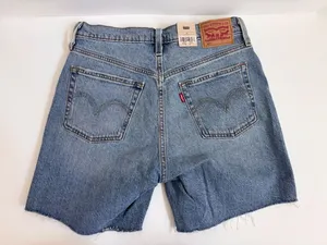 Levi’s 501 Mid Thigh Shorts Women’s NWT Light Wash Button Fly Denim Size 28 thumbnail 2