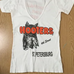 B25 Hooters Girl Worn Uniform V-Neck T-shirt St Petersburg Florida Cotton Xs thumbnail 2