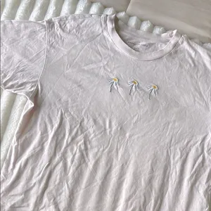 American Eagle Embroidered Flowers Tee Shirt thumbnail 1