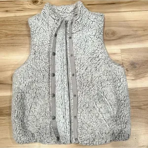 Thread and Supply Grey Sherpa Fuzzy Vest Women’s Small thumbnail 2