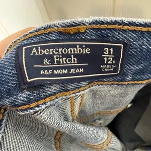 Abercrombie & Fitch Mom Jean High Rise Distressed Medium Wash Blue 31 12 thumbnail 7