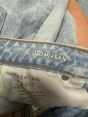 American Eagle Mom Jeans thumbnail 3