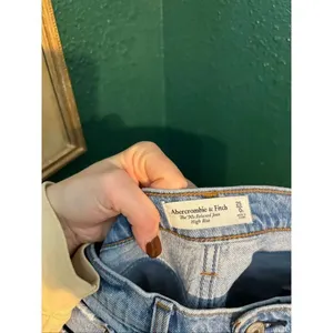 Abercrombie and Fitch The 90’s Relaxed High Rise Jeans Sz 25/0 Short thumbnail 3