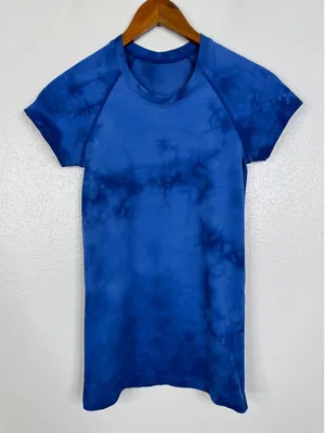 Lululemon Swiftly Tech Short Sleeve 2.0 Blue Tie Dye Cloud Wash Shirt Size 4 thumbnail 1