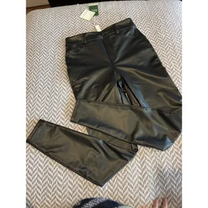 NWT Halara Black Faux Leather Full Length Leggings Pants Size Medium thumbnail 2