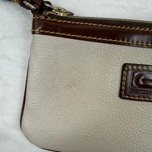 Dooney & Bourke Cream Pebbled Leather Wristlet Pouch Brown Trim‎ Duck Logo READ thumbnail 3