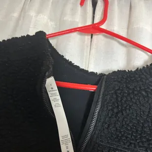 Lululemon Wool Whenever Crew Black Sherpa Fleece Back-Zip Cropped Sweater Size 4 thumbnail 3