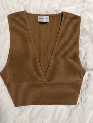 Aritzia Babaton Sculpt Knit Crop thumbnail 1