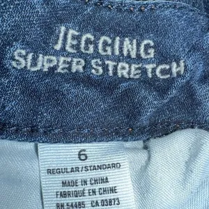 american eagle jegging super stretch distressed jeans size 6 dark wash skinny thumbnail 4
