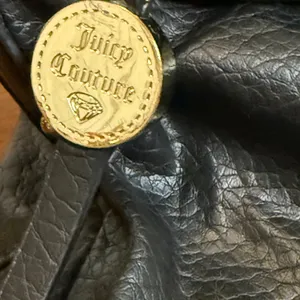 NWOT Juicy Couture Black Slouchy Crossbody Purse Bag Gold Hardware Pink Interior thumbnail 12