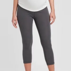 Isabel Maternity‎ By Ingrid & Isabel Gray Black Medium cropped athletic leggings thumbnail 2
