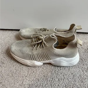 Women’s Beige Knit Sneakers Size: 8 Tan thumbnail 3