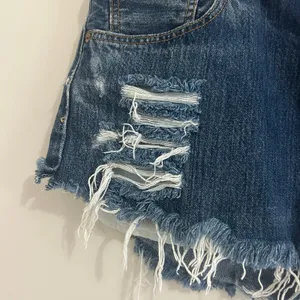 Levi’s Studded 501 Distressed Jean Shorts Sz 33 thumbnail 5