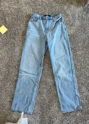 Hollister Ultra High-Rise Dad Jeans thumbnail 1