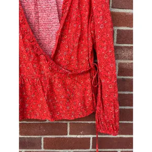 Universal Thread Red Floral Wrap Blouse Womens Large Long Sleeve Tie Waist thumbnail 8