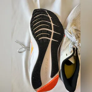 Size 6 1/2 - Nike Air Zoom Winflo 7 White Bright Mango W thumbnail 5
