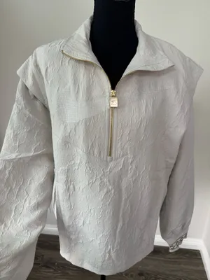 Nike NWT Women’s Oversized Textured Jacket Size S thumbnail 3