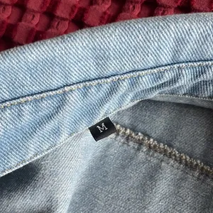 Women’s Oversized Denim Shacket Shirt Jacket Light Wash Frayed Hem Size M thumbnail 6