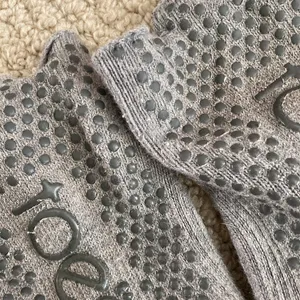 Toesox Half Toe Bellarina Grip Socks Size Medium Grey Barre Pilates Yoga EUC thumbnail 11
