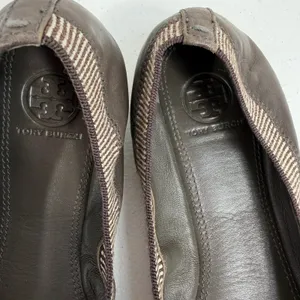 Tory Burch Sz 8.5 Gabby Ballet Flats Gun Metal Leather Gold‎ Cap Toe Logo Shoes thumbnail 7