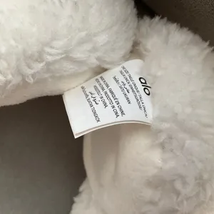Alo Yoga Sherpa Ear Muffs Ivory thumbnail 7