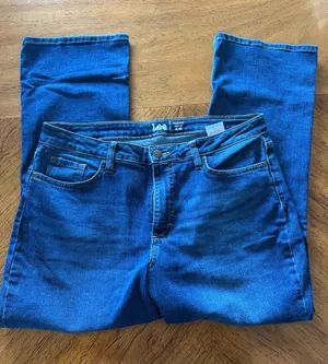 Lee Regular Bootcut Mid Rise Jeans thumbnail 1