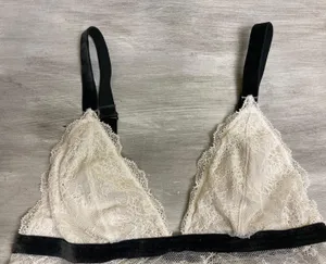 Victoria’s Secret White lace And Black Velvet Bralette thumbnail 3