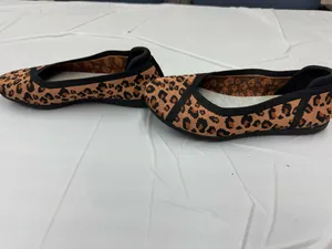 Clarks Cloud Steppers Leopard Print Slip On Flats Size 7.5 thumbnail 3