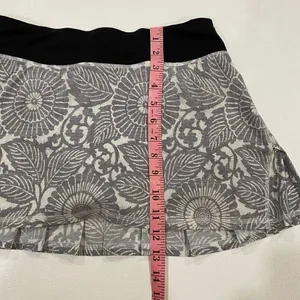Lululemon Pace Setter Skirt Gray Floral Print Size 4 Running Athletic Skort thumbnail 6