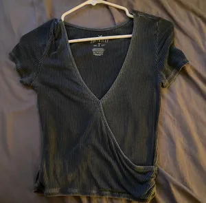 American Eagle crop top thumbnail 1