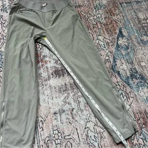 Athleta Mod Trekkie Crop Jogger Pants Ankle Zip Pull On Woven Light Gray Size 8 thumbnail 3