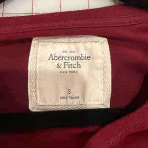Abercrombie & Fitch Red T-Shirt thumbnail 4