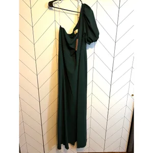 Sachin & Babi Women’s Plus 18W Emerald Green Nadia Gown One Shoulder Puff Sleeve thumbnail 9