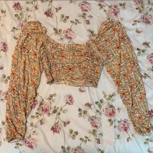 Urban Outfitters Floral Puff Sleeve Peasant Boho Crop Top Size Small thumbnail 3