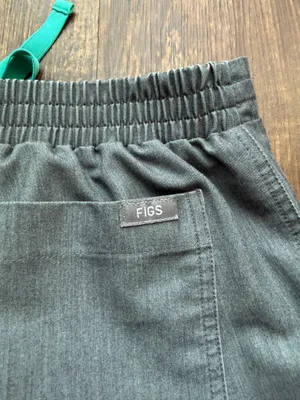 FIGS Women’s Graphite Yola Scrub Pants - Size XS Petite thumbnail 8